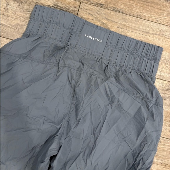 Fabletics Ultra High Waisted Piped Nylon Pant in Gray size M - Picture 4 of 7